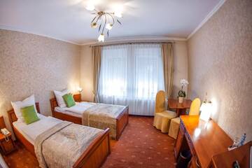 Фото номера Двухместный номер с 2 отдельными кроватями Отель Hotel Imperium г. Пекары-Слёнске 3