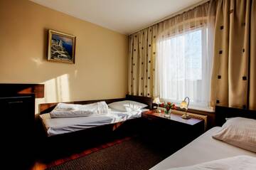 Фото номера Двухместный номер с 2 отдельными кроватями Отель Hotel Apogeum г. Пекары-Слёнске 4