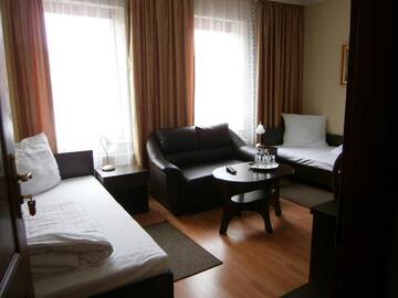 Фото номера Двухместный номер с 2 отдельными кроватями Отель Hotel Apogeum г. Пекары-Слёнске 6