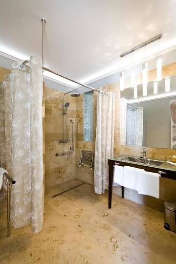 Фото номера Семейный номер Отель Rezydencja Luxury Hotel Bytom Piekary Śląskie г. Пекары-Слёнске 11