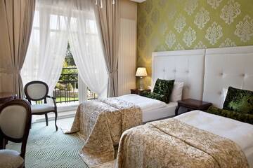 Фото номера Двухместный номер с 1 кроватью, вид на сад Отель Rezydencja Luxury Hotel Bytom Piekary Śląskie г. Пекары-Слёнске 4